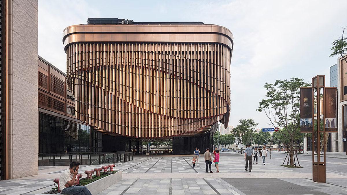 Şanghay’daki Finans Merkezinin Dış Cephesi Nasıl Oluyor da Hareket Edip Yer Değiştirebiliyor?