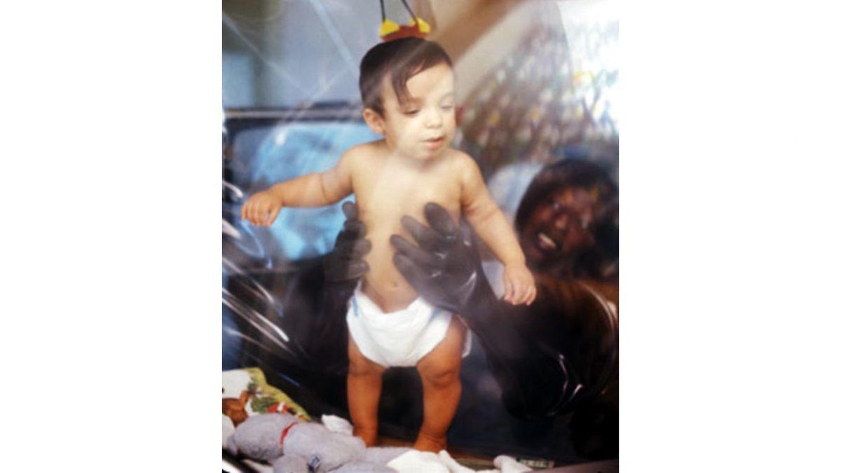 Tüm Hayatı Boyunca Bir Balonun İçinde Yaşamak Zorunda Olan Çocuğun Trajik Olduğu Kadar İlginç Hikâyesi