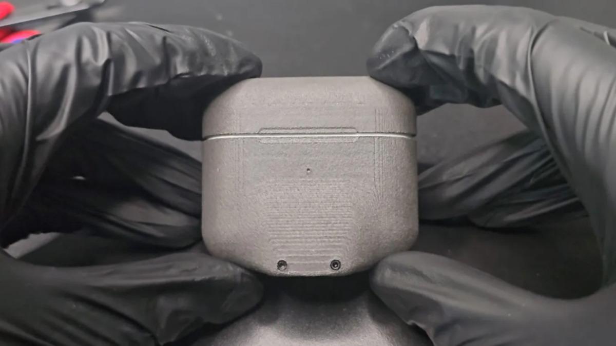 Lightning Girişe Sahip AirPods Kılıflarını USB-C’ye Uygun Hâle Getiren Kılıf Tanıtıldı