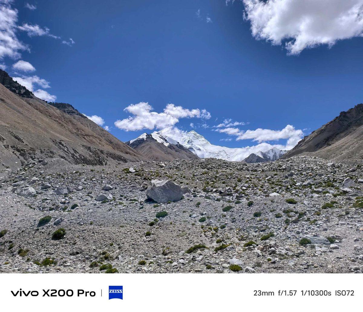 vivo X200 Serisinin Resmî Tasarımı Paylaşıldı, Bazı Özellikleri Açıklandı: Kameralarıyla Çekilen Fotoğraflar da Geldi