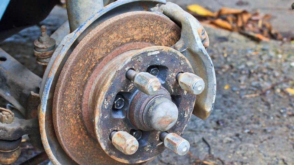 Uzun Bir Süre Yatan Araba Ne Gibi Zararlar Görür? Tek Sorun Paslanması Değil...