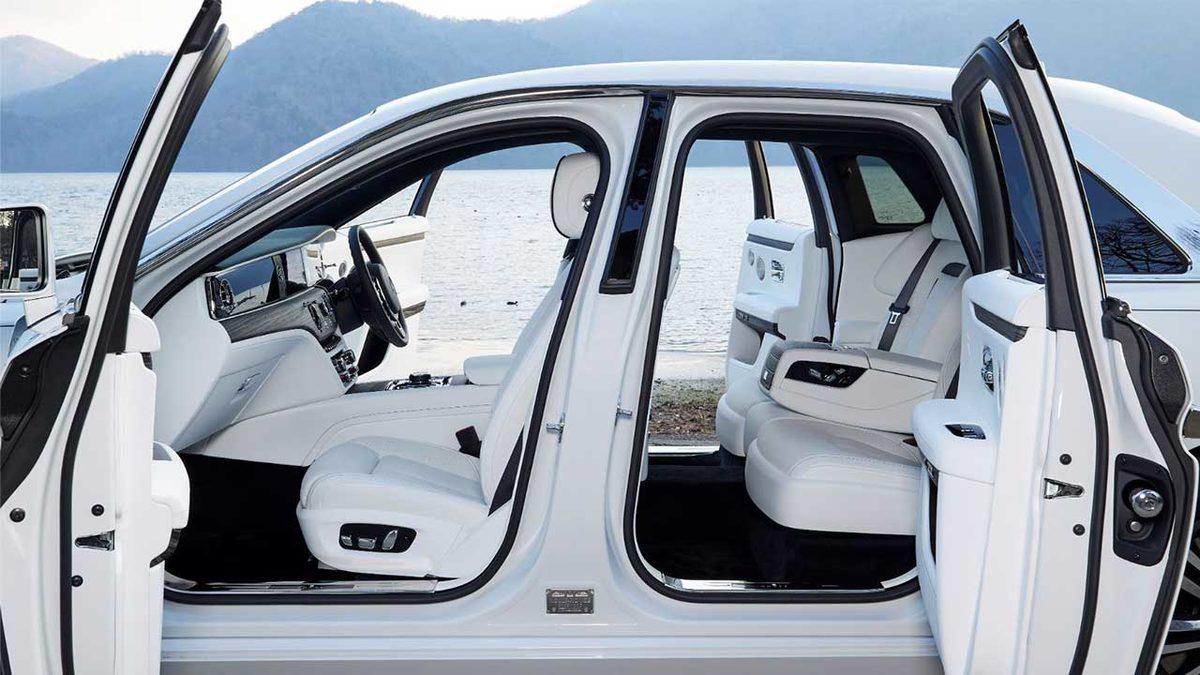 Rolls-Royce Kapıları Neden Ters Şekilde Açılıyor?