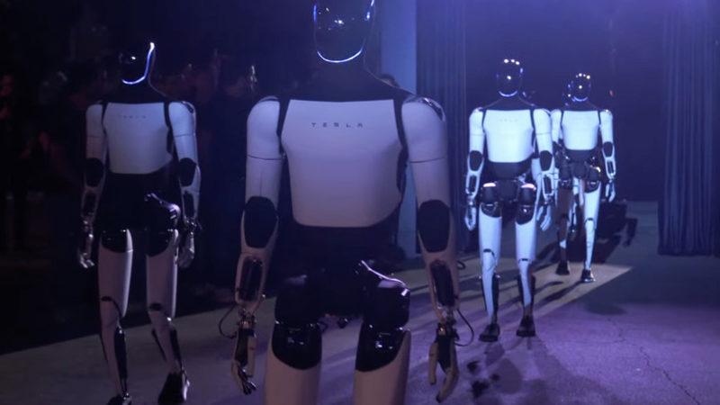 Tesla Optimus’un Yepyeni Yetenekleri Gösterildi: Taş-Kağıt-Makas Oynuyor, Buz Gibi Kokteyl Bile Hazırlayabiliyor [Video]