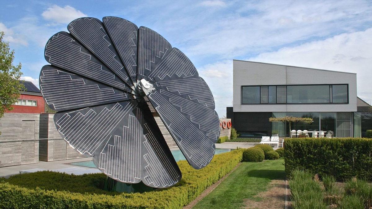 Ay Çiçeklerini Örnek Alan Yüksek Teknolojili Güneş Paneli Smarflower’ın Kendine Hayran Bırakan Teknolojisi (Yeşil Enerji ve Estetiği Birleştirmiş!)