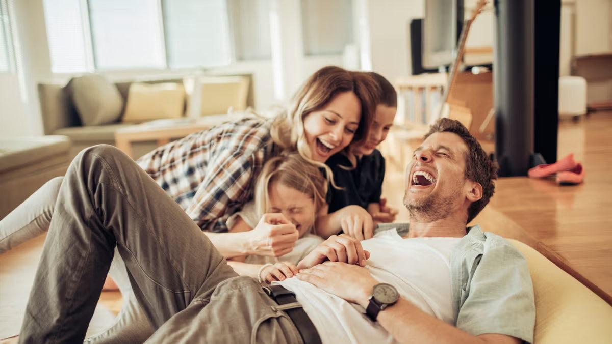 Mizah Kullanan Ebeveynlerin Çocuklarıyla İlişkilerinin Daha İyi Olduğu Tespit Edildi