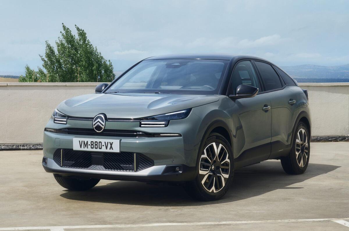 Hem İçi Hem Dışı Yenilenen 2025 Citroen C4 Tanıtıldı: İşte Özellikleri