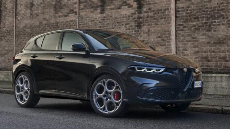 2025 Alfa Romeo Tonale, Paris Otomobil Fuarı’nda Ortaya Çıktı (Süreyye Hanım’ın Muhteşem Değişimi)