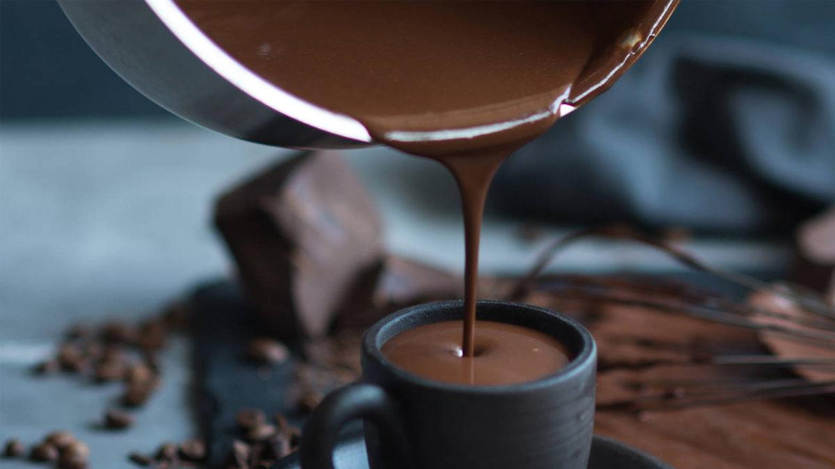 Kahve veya Çay Değil de Sıcak Çikolata İçerken Neden Dilimiz Daha Fazla Yanıyor? Sıcaklık Farkıyla Bir Alakası Yok!