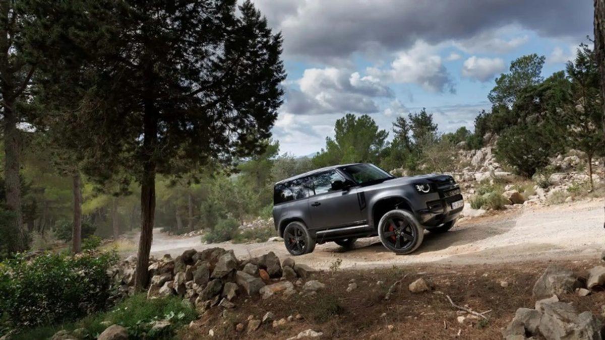 Hibrit Land Rover Defender Türkiye’de Satışa Sunuldu: İşte 