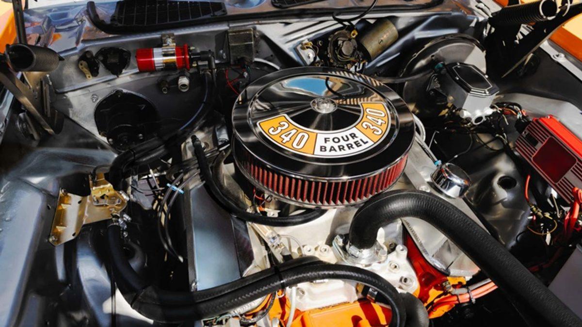 McLaren ve eBay, 1973 Plymouth Barracuda’yı Modifiye Ettiler (Görmek İçin Bile Binlerce Kilometre Yol Kat Etmeniz Gerek)