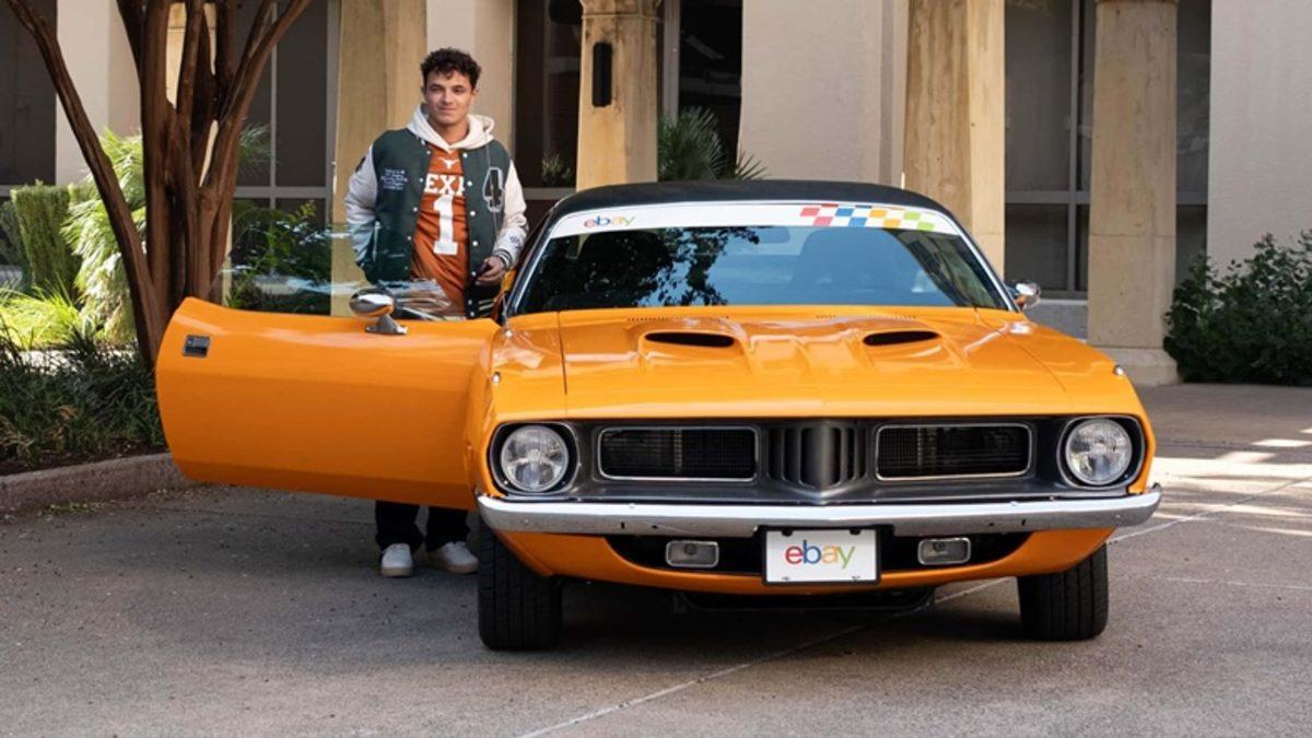 McLaren ve eBay, 1973 Plymouth Barracuda’yı Modifiye Ettiler (Görmek İçin Bile Binlerce Kilometre Yol Kat Etmeniz Gerek)