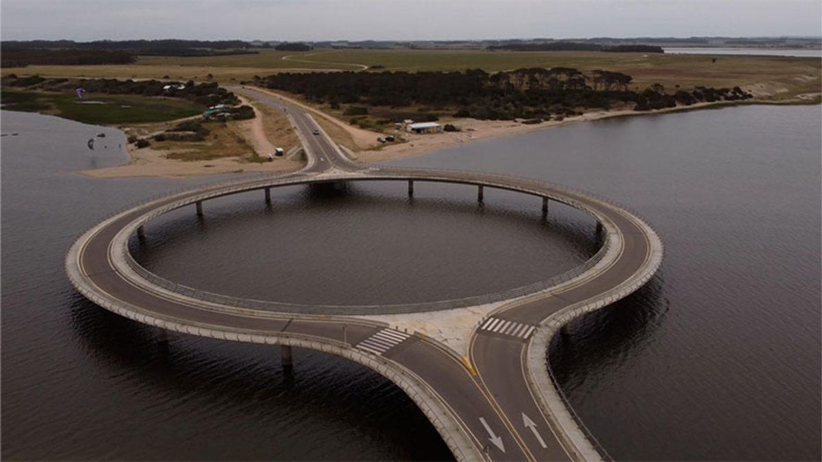 Dünyanın En Garip Köprüsü Laguna Garzon’un Diğer Köprülerden Farklı Olarak Dairesel Bir Şekle Sahip Olmasının Çok Mantıklı Bulacağınız Sebebi