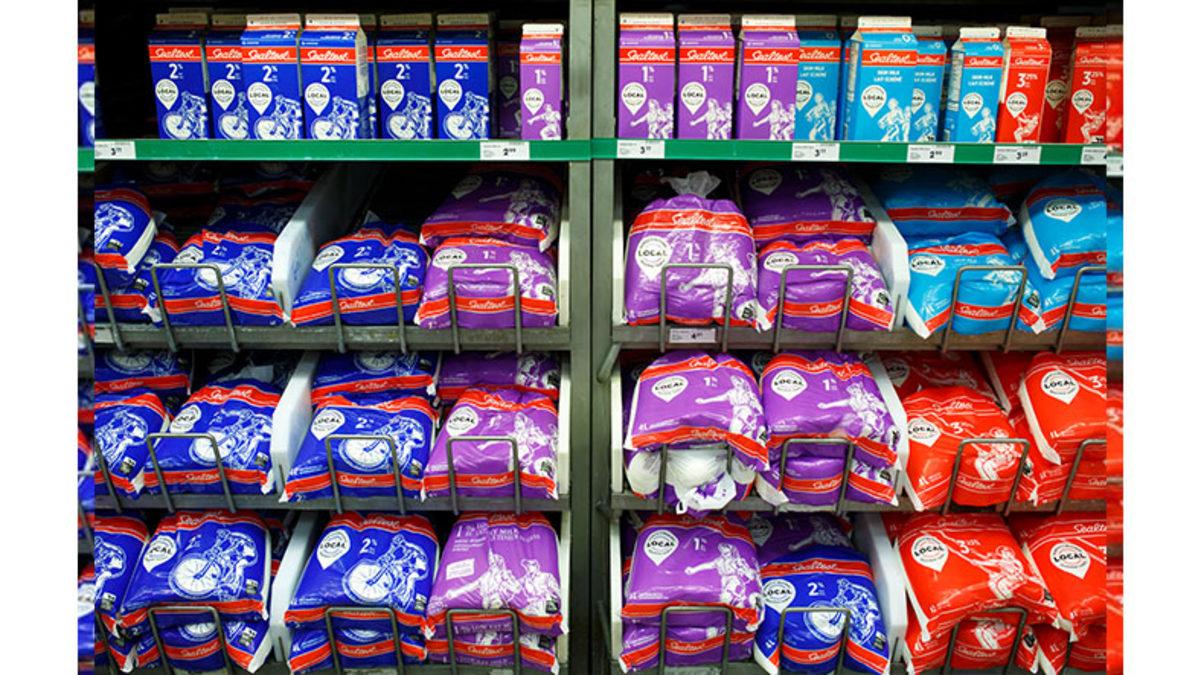 Kanada Marketlerinde Sütler Neden Kutularda Değil de Plastik Poşetlerde Satılıyor?