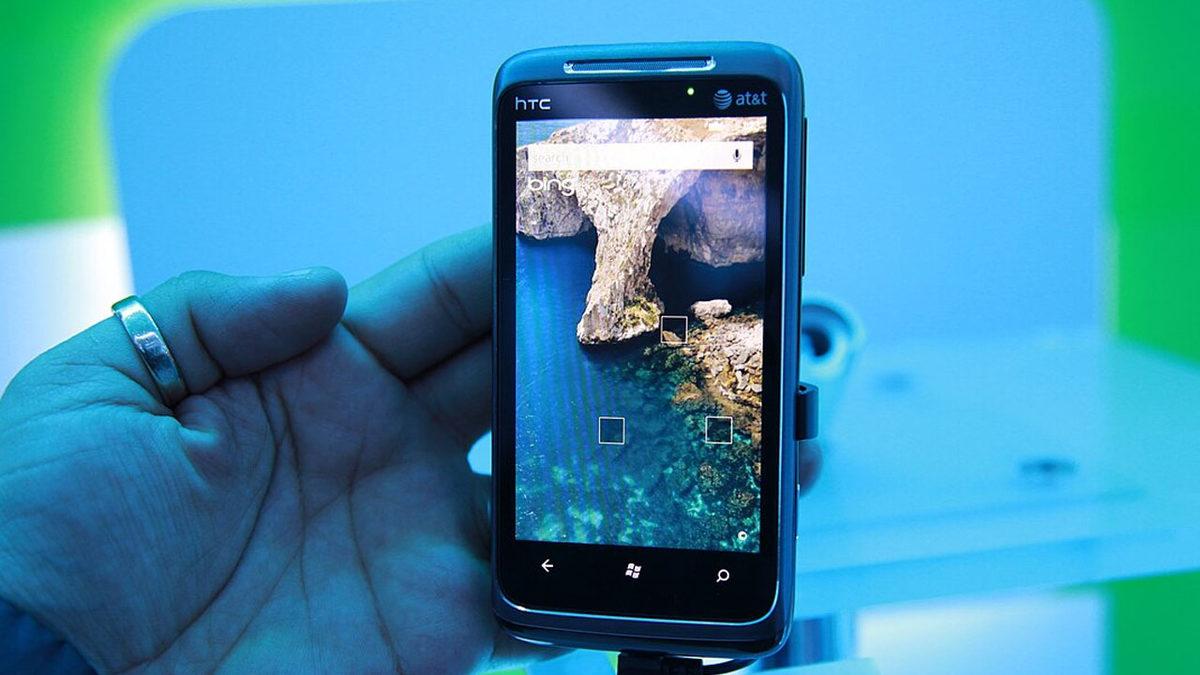 HTC’nin Müzik Deneyimini Arttırmak İçin Kaçak Kat Gibi Bir Hoparlörle Sunduğu Akıllı Telefonu Surround Neden Başarısız Oldu?