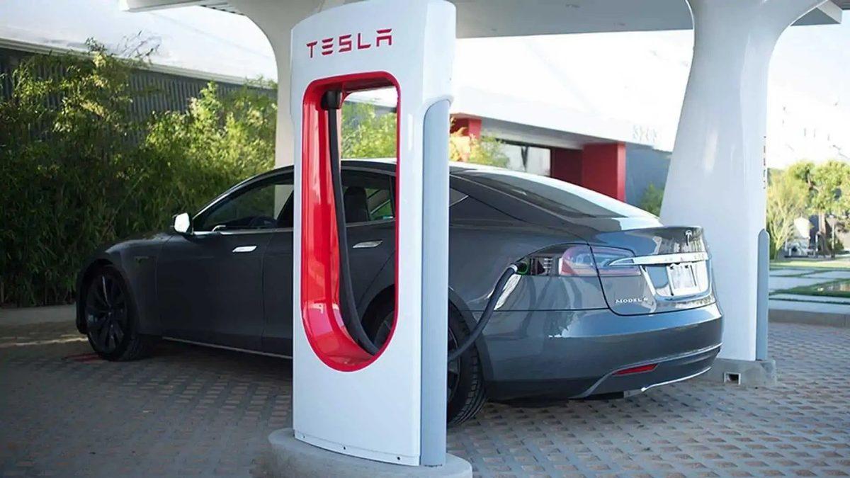 Tesla, 29 Ekim’de Türkiye’deki Tüm Elektrikli Araçları Ücretsiz Şarj Edecek!