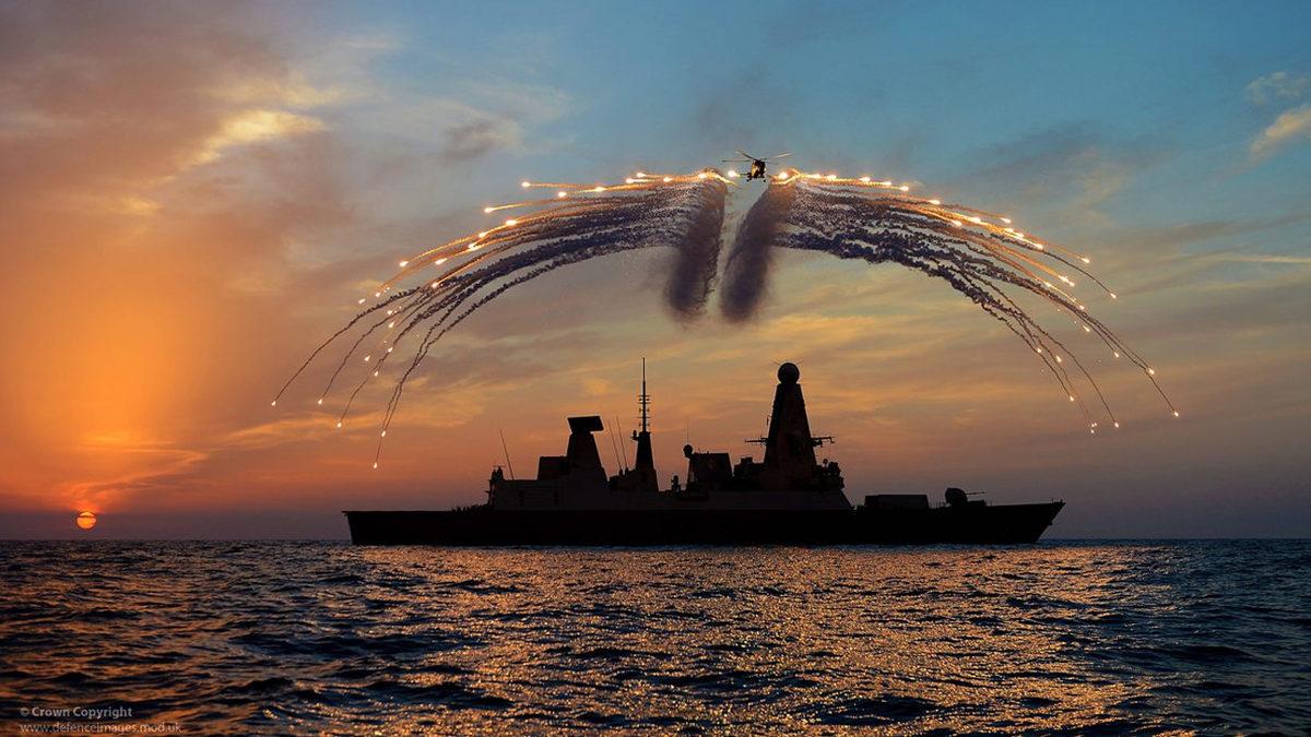 Savaş Uçaklarında Neden İşaret Fişeği Kullanılıyor? Amaç Görsel Şölen Değil!