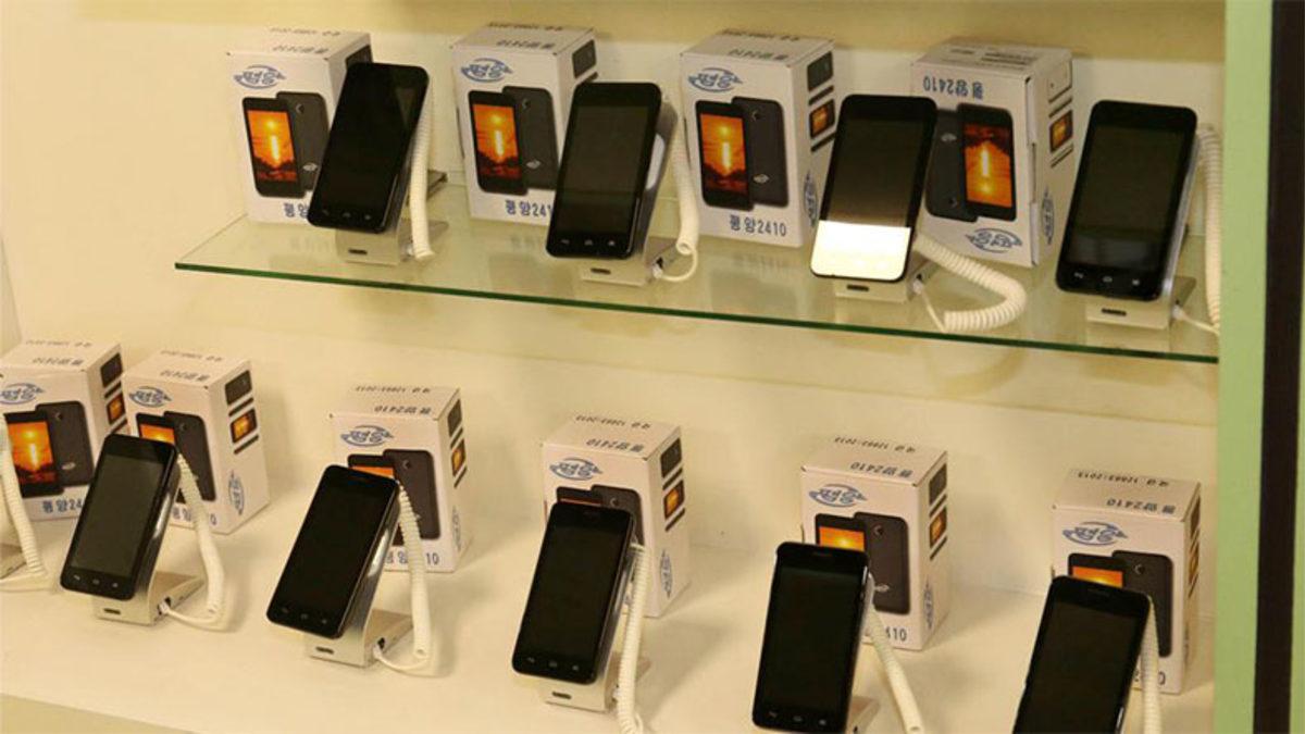 Sadece Kuzey Kore’de Kullanılan Bu Garip Telefonları Görünce Hâlinize Şükredebilirsiniz (Özel Hayat Diye Bir Şey Yok)