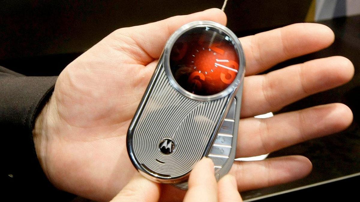 Motorola’nın Aura R1 Modeli Tasarım Açısından Büyük Bir Başarı Olsa da Vizyon Açısından Neden Büyük Bir Başarısızlığa Dönüştü?