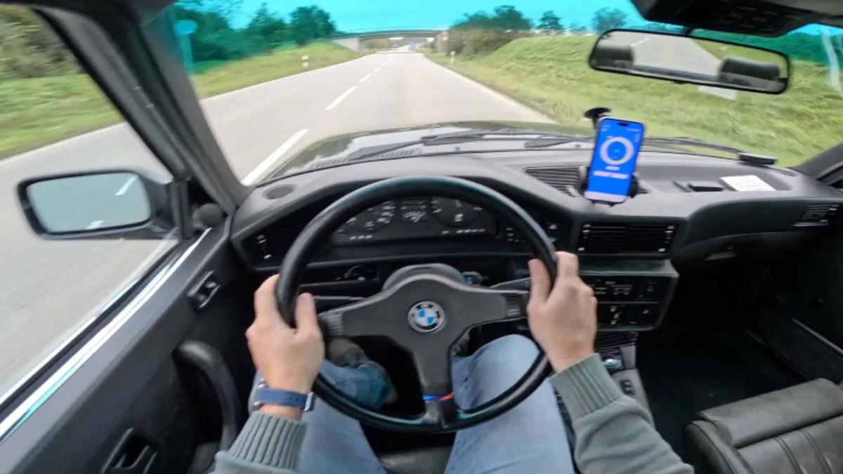 İlk Nesil BMW M5’in Yıllara Meydan Okuyan Motor Sesini Dinleyin!