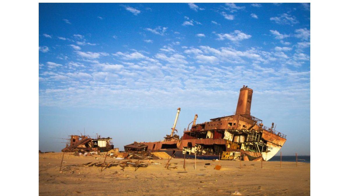 Devasa Bi’ Gemi Mezarlığı: Afrika’nın Bu Bölgesinde Neden Bu Kadar Fazla Terk Edilmiş Gemi Var?