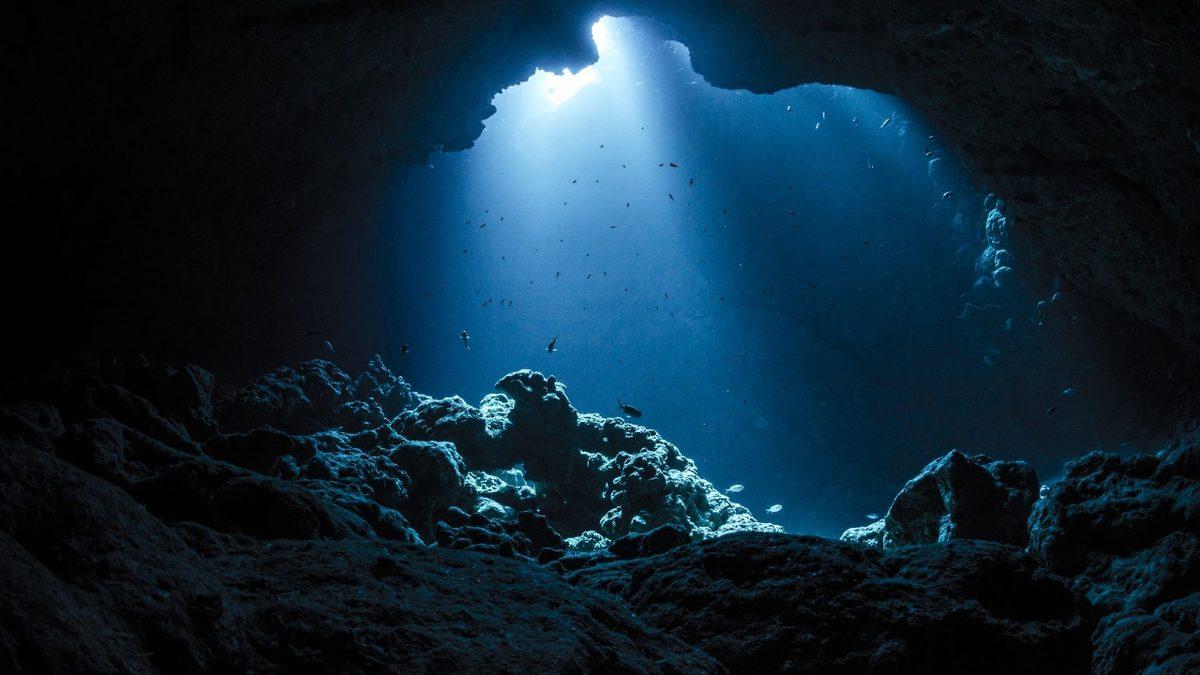 Bu İşte Bir Terslik Var: Okyanusların Dibi, Dünyanın Çekirdeğine Yakın Olduğu Hâlde Neden Daha Soğuk?