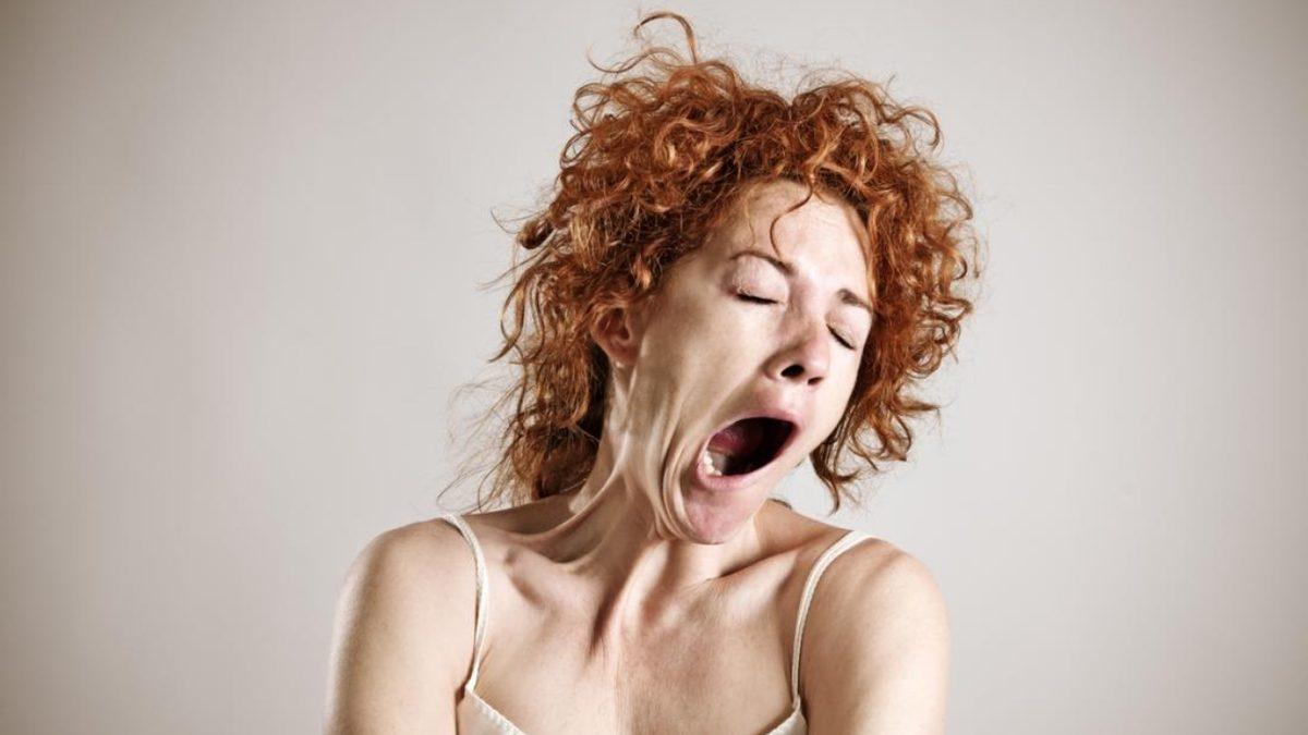 Uyumadan Önce Esnemeyi Anladık da Uykumuzu Almış Olmamıza Rağmen Neden Uyandığımızda da Esniyoruz?