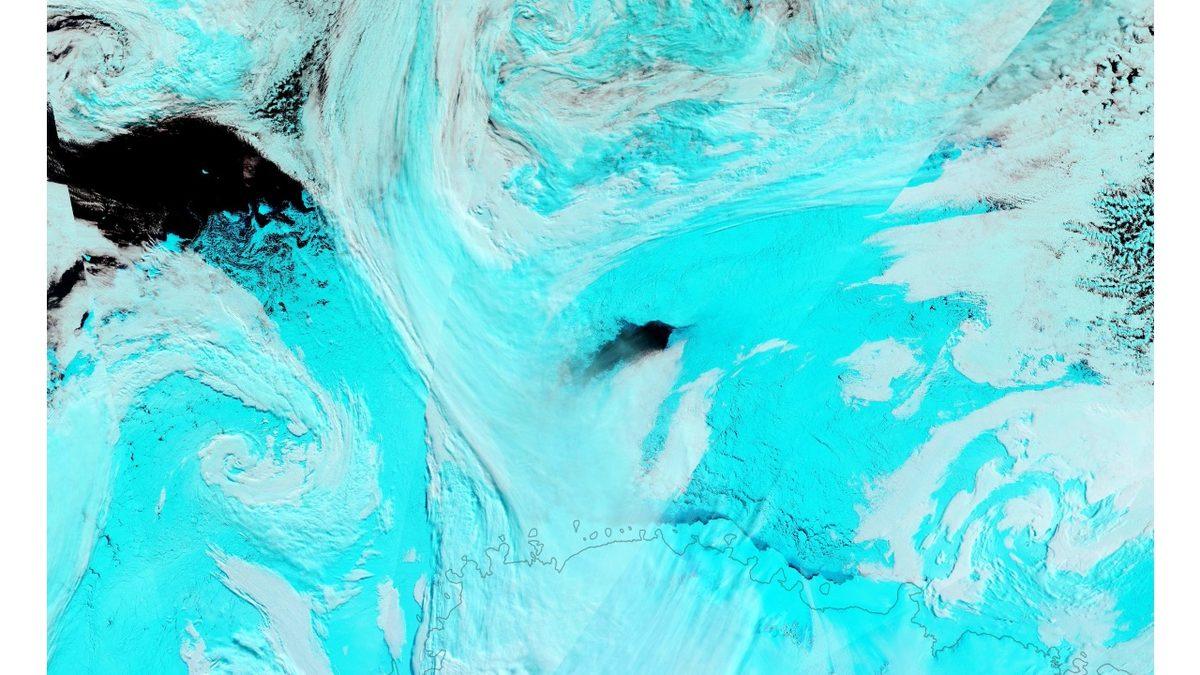 Antarktika’da Beliren, İsviçre Büyüklüğündeki Deliğin Aslı Astarı Ne? (Sıradan Bir Buzul Erimesi Değil!)