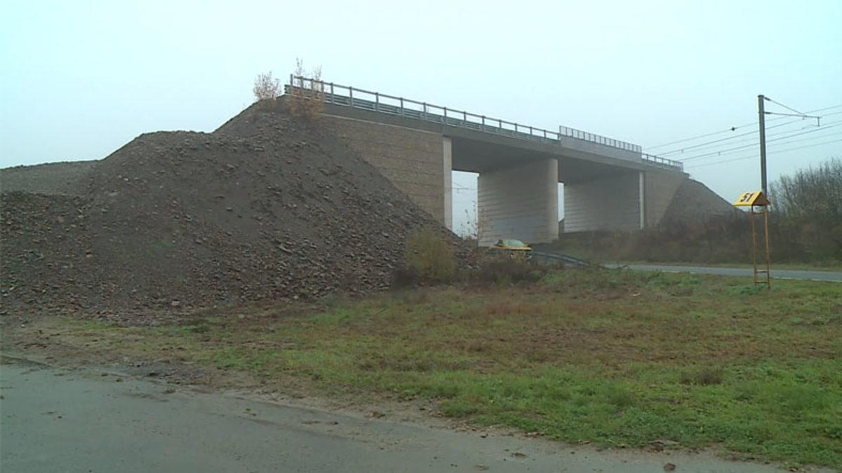 Fransa’da Neden Hiçbir Yere Bağlanmayan Yarım Bir Köprü Var? (Koyunlar İçin İnşa Edildiği Bile Söyleniyor)