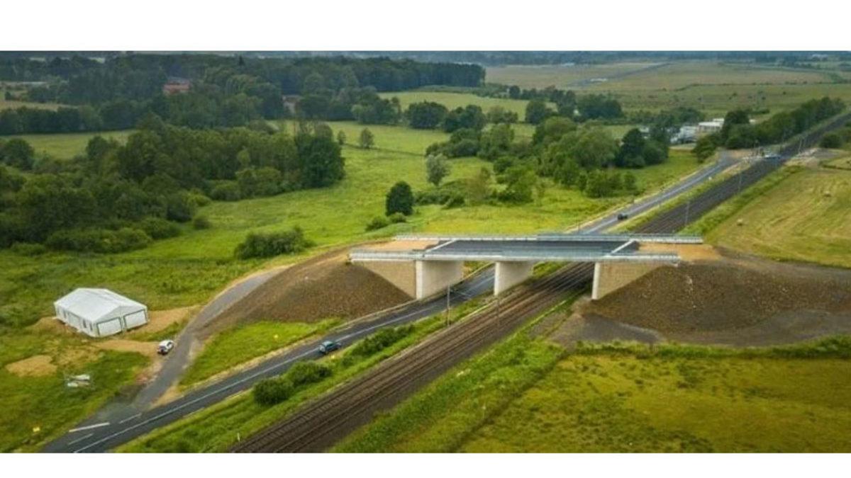 Fransa’da Neden Hiçbir Yere Bağlanmayan Yarım Bir Köprü Var? (Koyunlar İçin İnşa Edildiği Bile Söyleniyor)