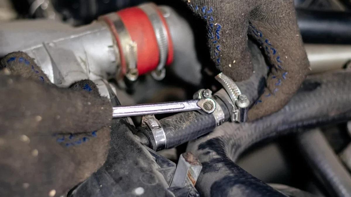 Arabanız Yağ Sızdırıyorsa Olası Nedenlerini ve Alabileceğiniz Gerekli Önlemleri Bilmenizde Fayda Var