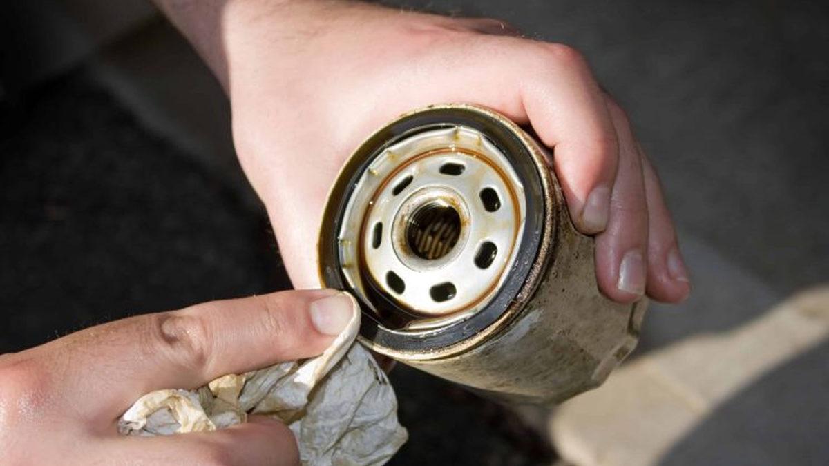 Arabanız Yağ Sızdırıyorsa Olası Nedenlerini ve Alabileceğiniz Gerekli Önlemleri Bilmenizde Fayda Var