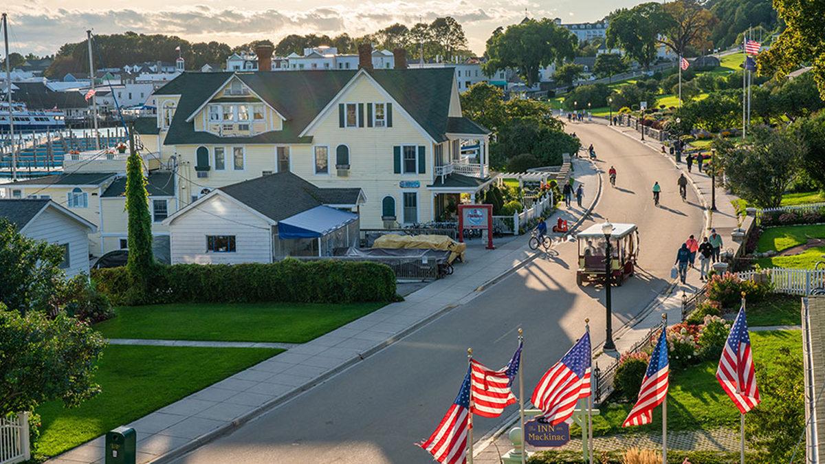 Amerika’nın Mackinac Adası’nda Araba Kullanmak Neden Yasak? Hem de 1898’den Beri!