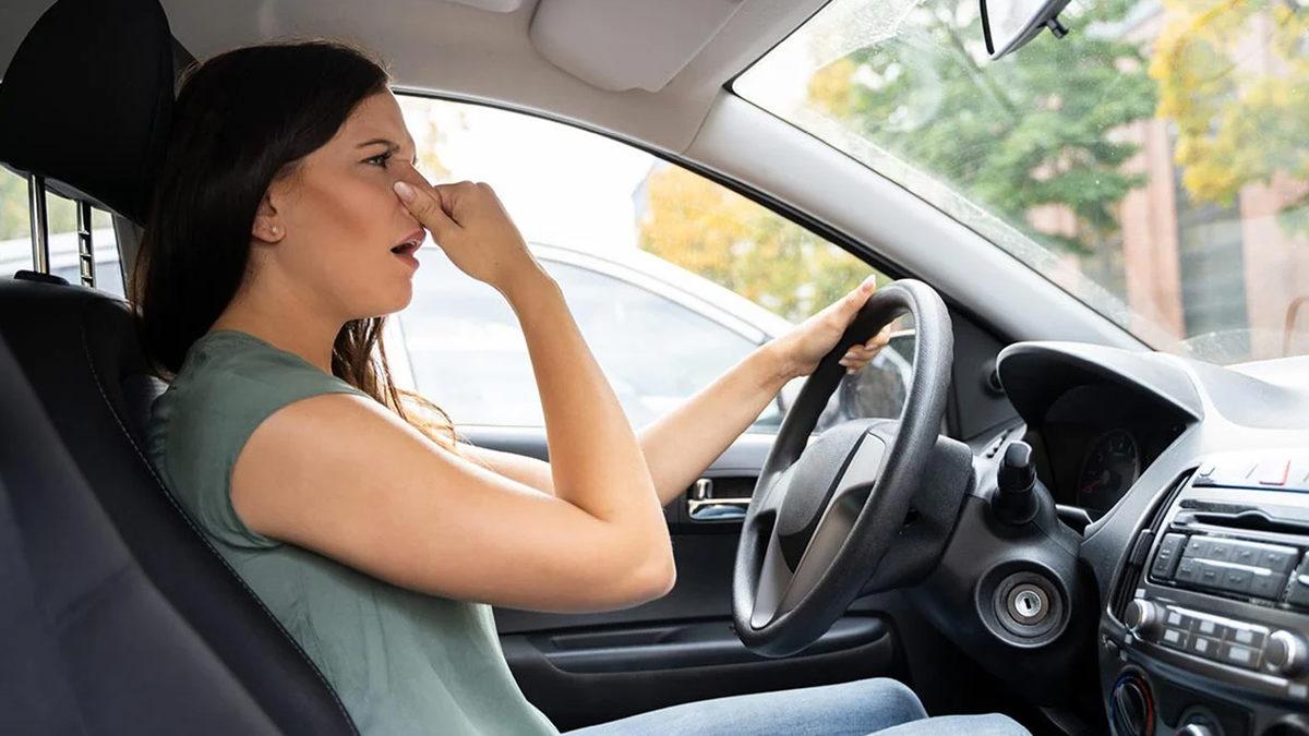 Arabanızın İçinde Benzin Kokusu Varsa Derhal Bunları Kontrol Edin! Kokudan Nasıl Kurtulacağınızı da Anlatıyoruz