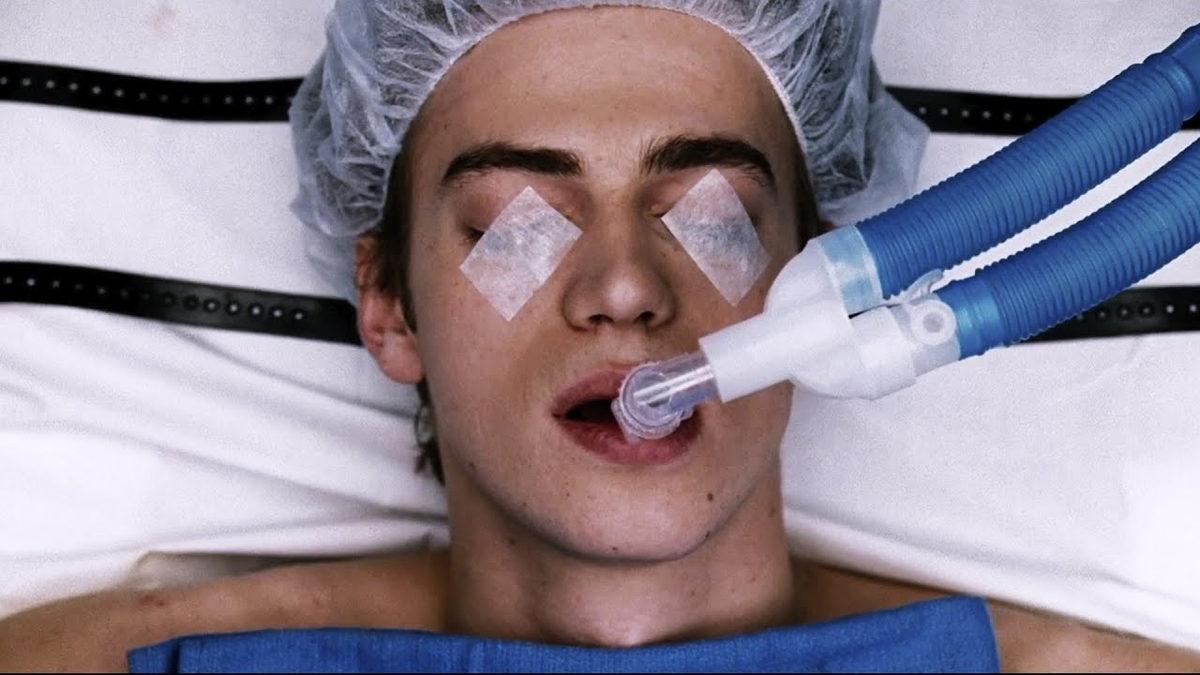 Zaten Uyku Moduna Geçip Gözlerimizi Kapamışız Neden Bazı Ameliyatlarda Üstüne Bir de Gözlerimizi Bantlıyorlar?