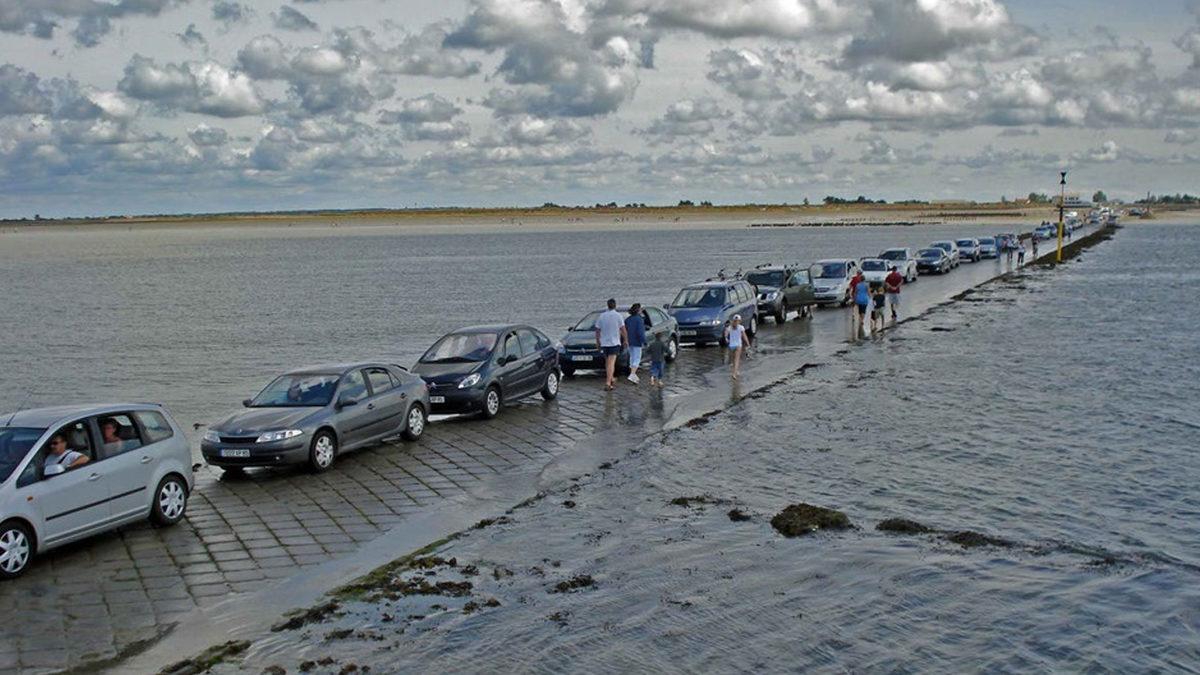 Fransa’nın Vendée Bölgesinde Arabalar Neden Günde 2 Kez Sular Altında Mahsur Kalmak Zorunda?
