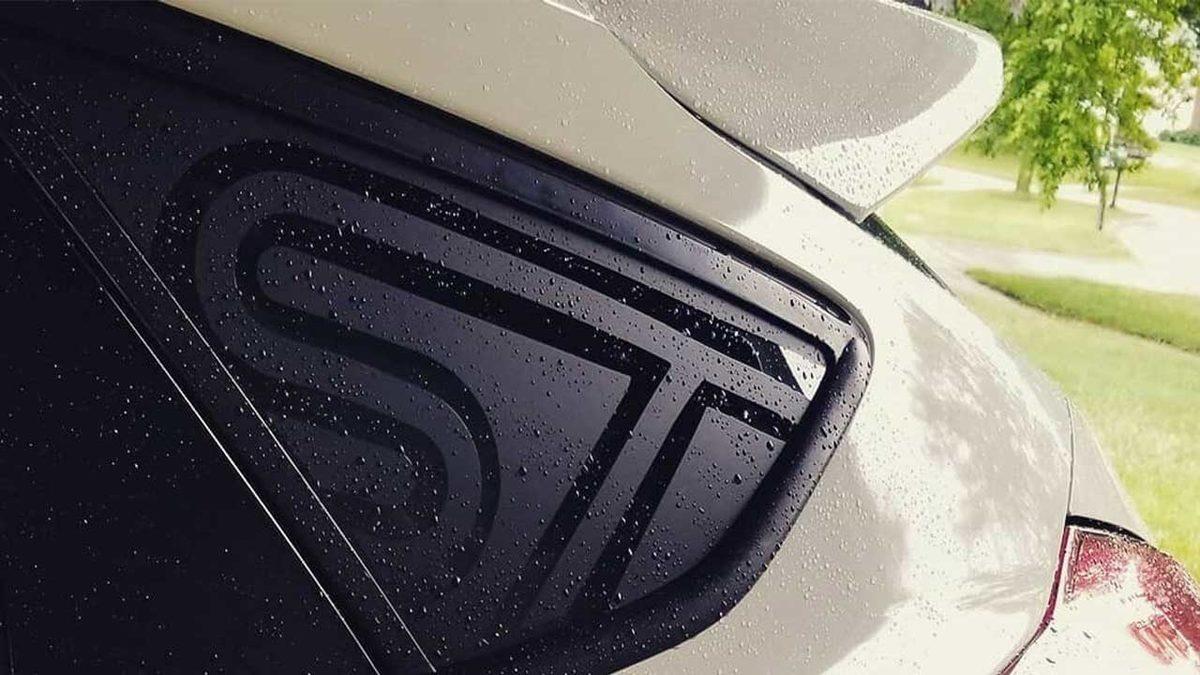 Arabaların En Pahalı Camlarından Biri Neden En Küçük Olan Kelebek Camı?