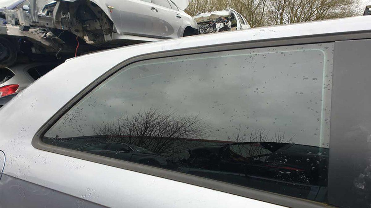 Arabaların En Pahalı Camlarından Biri Neden En Küçük Olan Kelebek Camı?