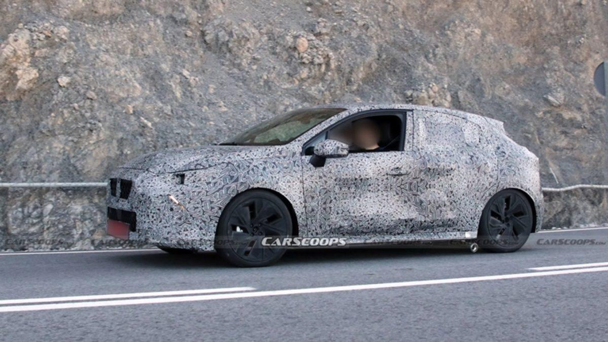 Yeni 2026 Model Renault Clio, Kamuflajlar İçinde Görüntülendi (Tasarımda Yenilikler Var)