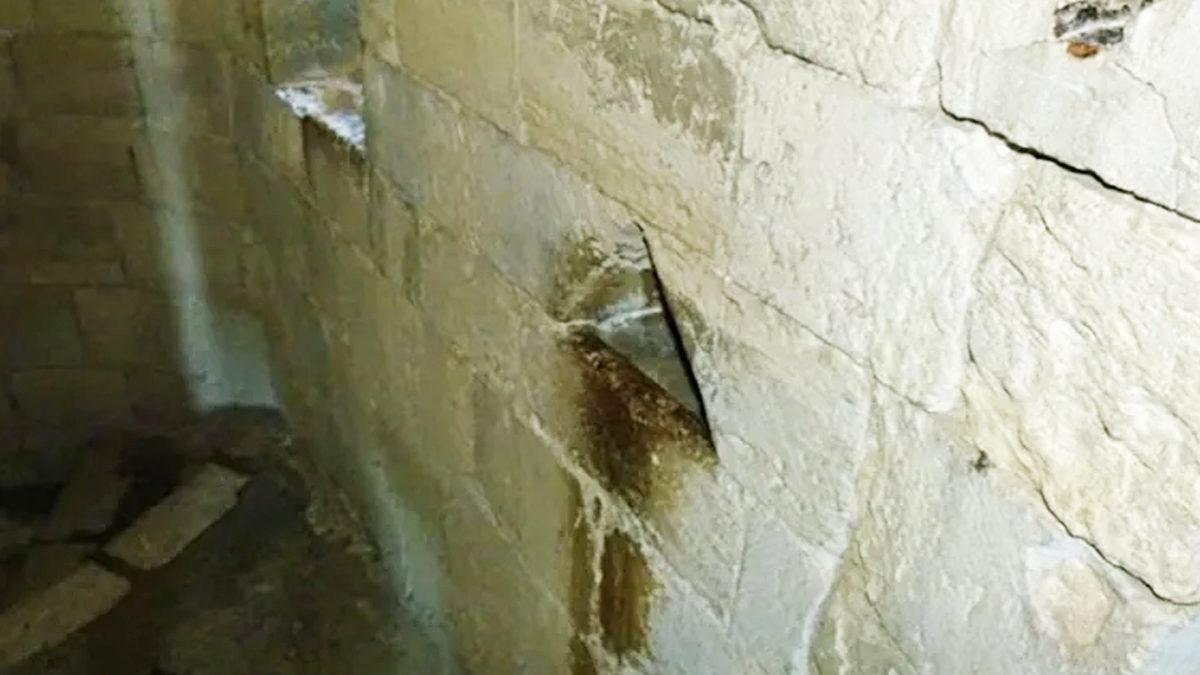 Orta Çağ Kalelerindeki Bu Çıkıntıların Kullanım Amacı Neydi? O Dönemde Olsanız Altından Geçmek İstemezdiniz!