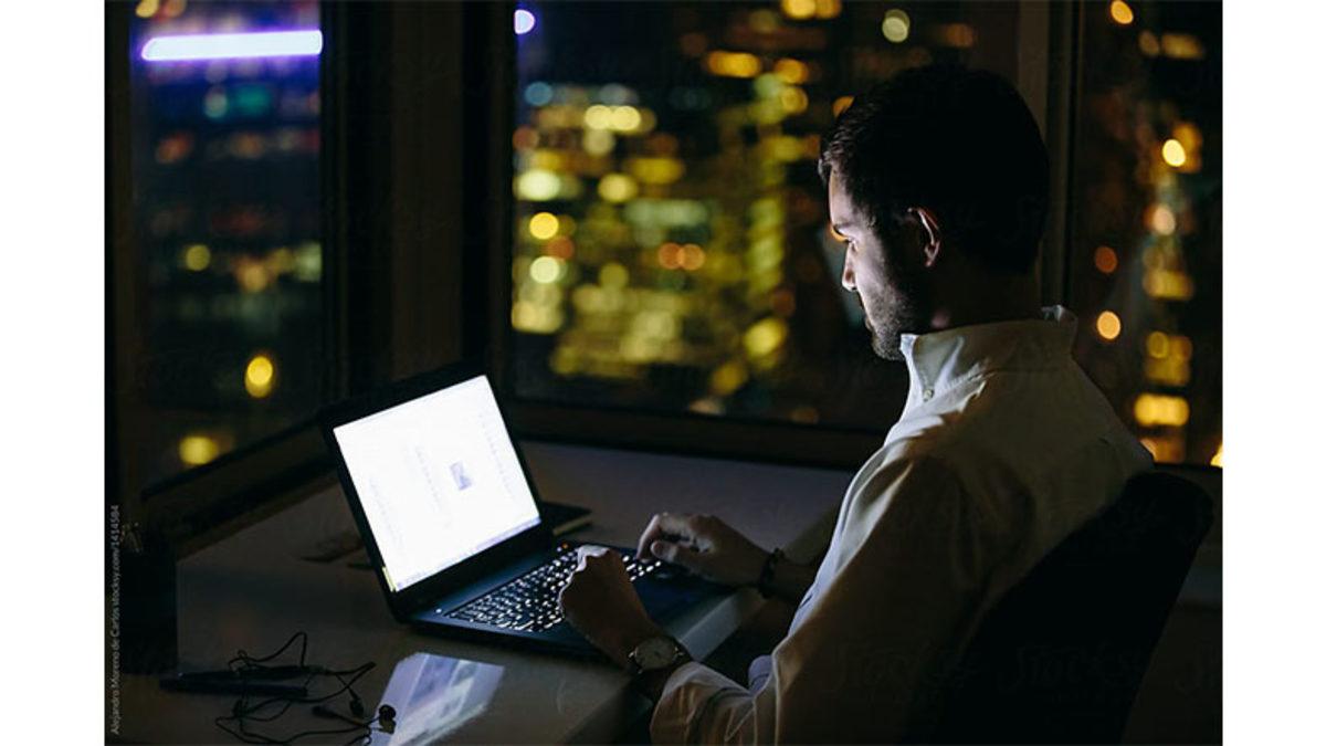 Bilgisayar, Kapalı Olsa Bile Nasıl Oluyor da Saati Otomatik Olarak Doğru Ayarlıyor?