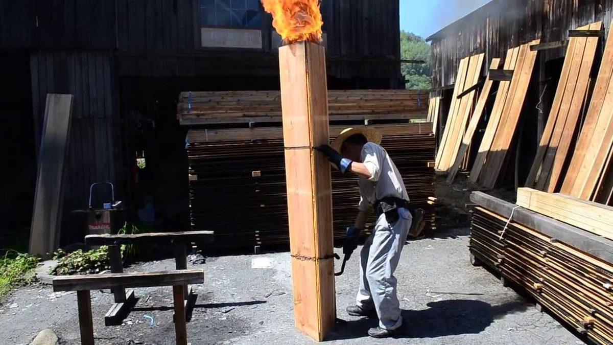 Japonya’da Ahşap Ev Yaparken Neden Tahtaları Yakıyorlar? (Biz de Yanmasın Diye Dua Ederiz)