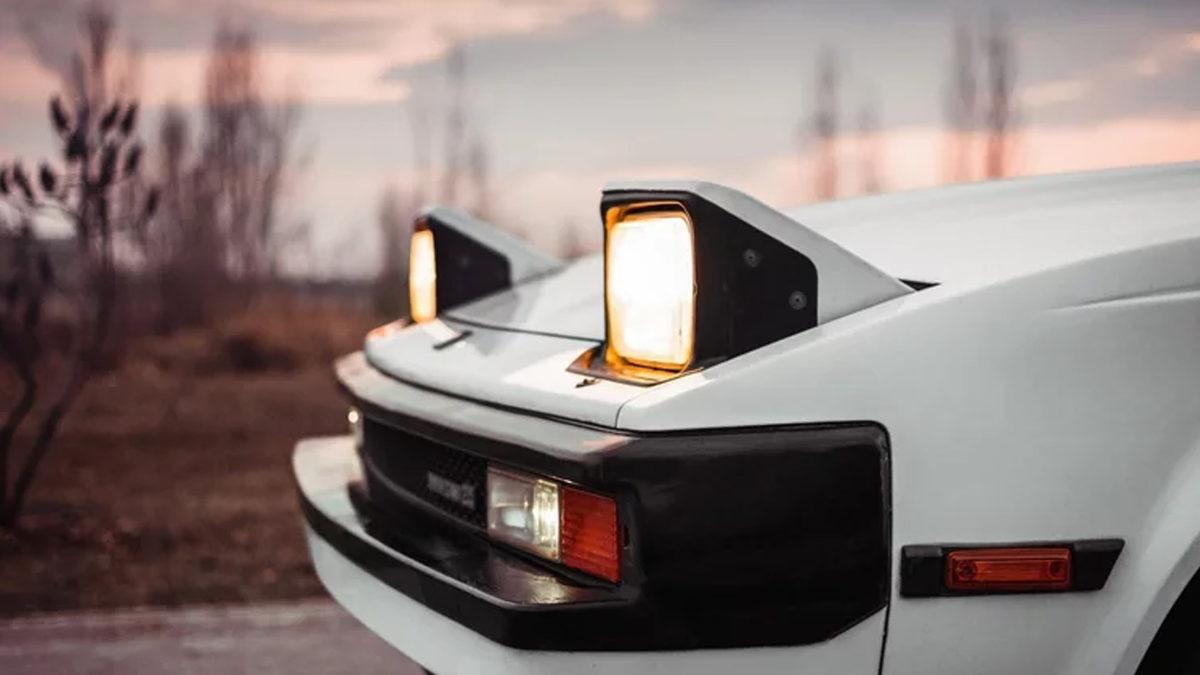 Eski Arabalardaki O Havalı Açılır Kapanır Farlar Nereye Kayboldu? Artık Olmamasının Epey Geçerli Sebepleri Varmış