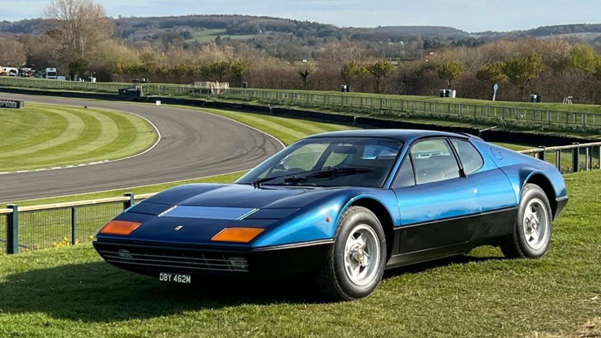 Eski Arabalardaki O Havalı Açılır Kapanır Farlar Nereye Kayboldu? Artık Olmamasının Epey Geçerli Sebepleri Varmış