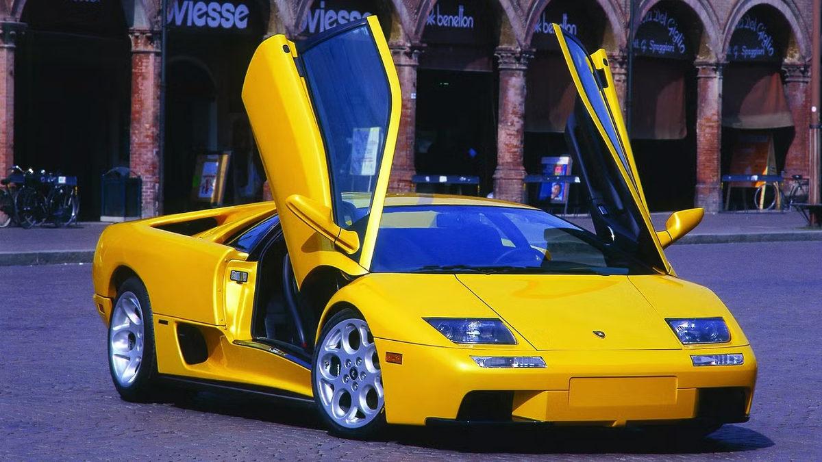 Eski Arabalardaki O Havalı Açılır Kapanır Farlar Nereye Kayboldu? Artık Olmamasının Epey Geçerli Sebepleri Varmış