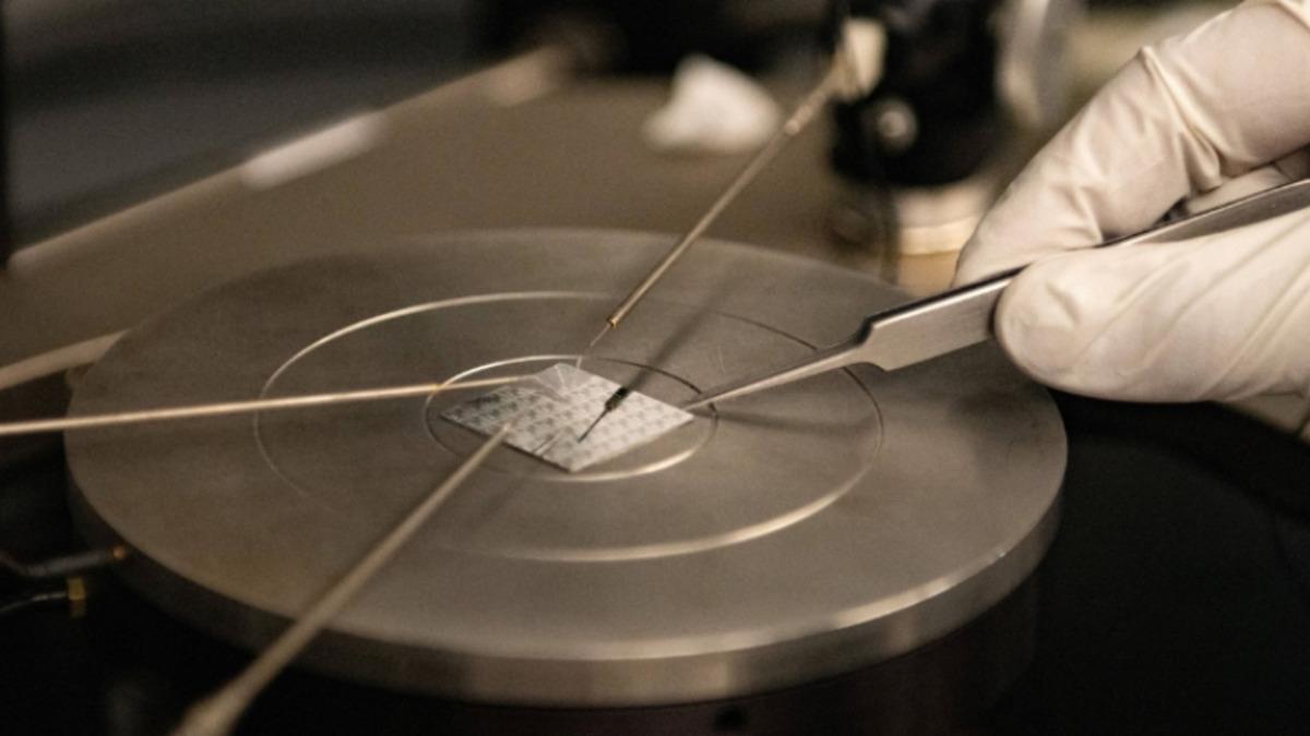 Veri Merkezlerinin Isınma Sorununu Çözecek Yeni Termal Materyal Keşfedildi