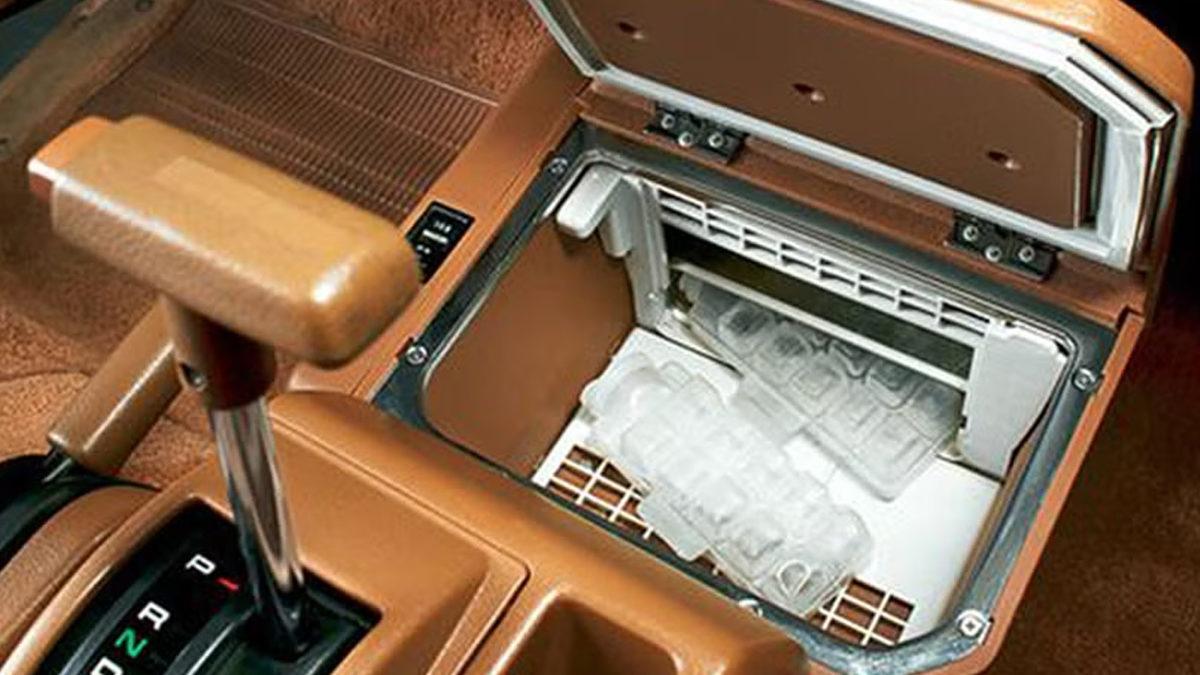 Yeni Arabalarda Artık Pek Göremediğimiz, Eski Arabalardaki 