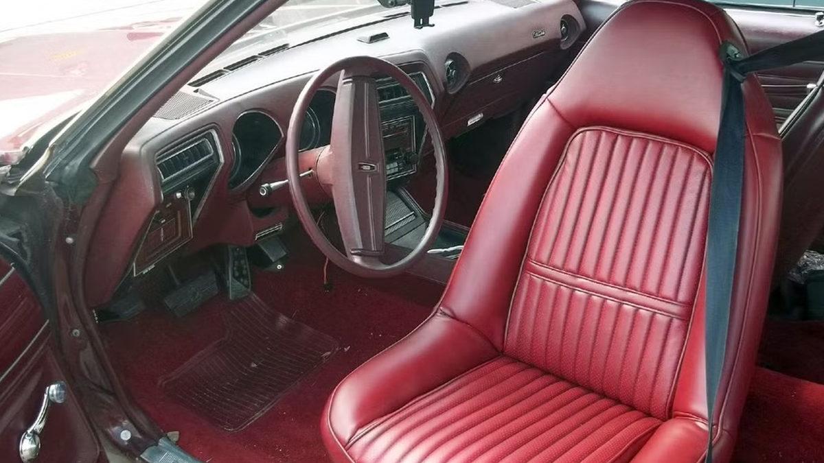 Yeni Arabalarda Artık Pek Göremediğimiz, Eski Arabalardaki 