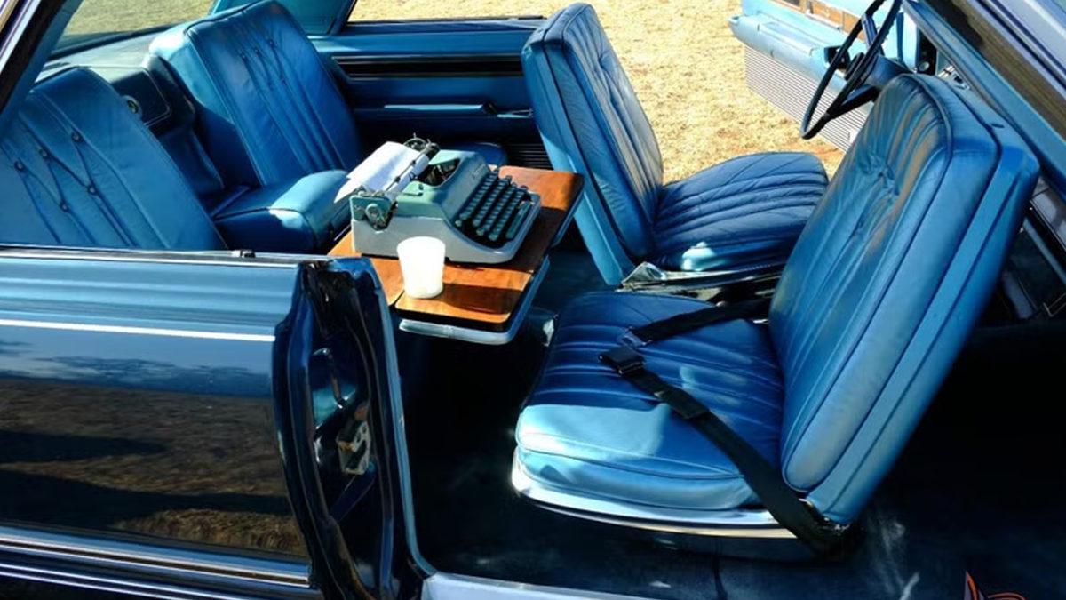 Yeni Arabalarda Artık Pek Göremediğimiz, Eski Arabalardaki 