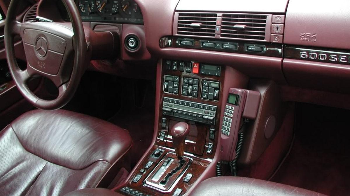 Yeni Arabalarda Artık Pek Göremediğimiz, Eski Arabalardaki 