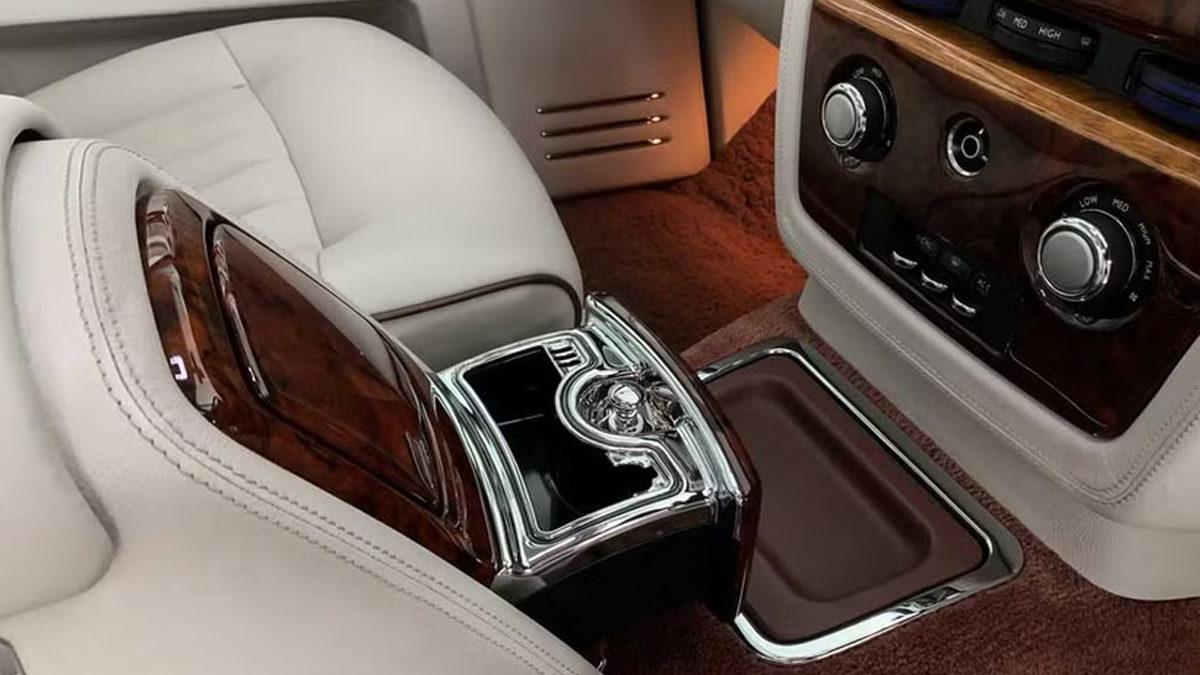 Yeni Arabalarda Artık Pek Göremediğimiz, Eski Arabalardaki 